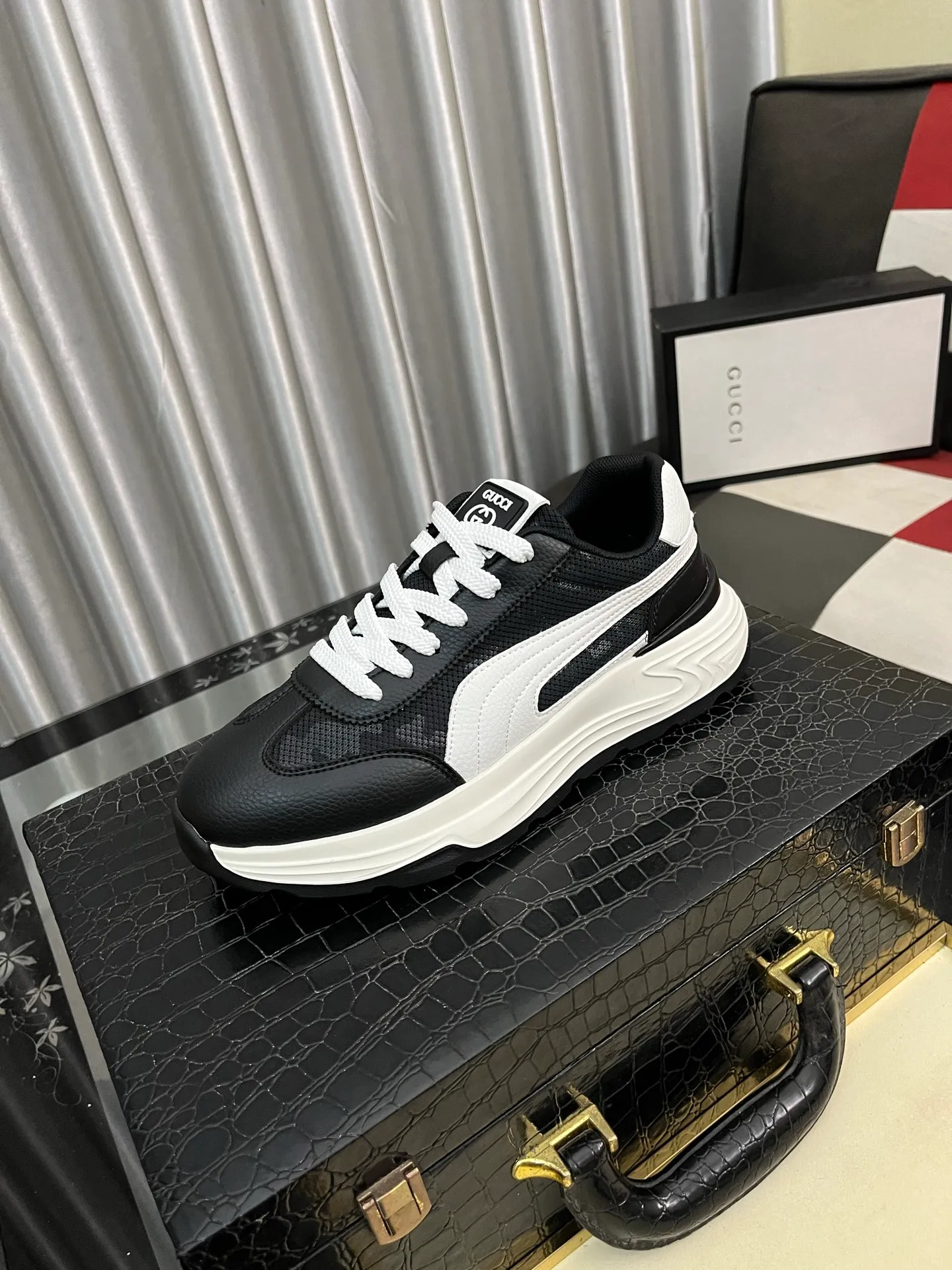 Men's Men's Shoes 💰458⌚️⌚️【GUCCI】Gucci men's latest white shoe series casual shoes! The official website is built 1:1. Upper: Made of imported cowhide, with electric embroidery ➕Inner lining: Made of high-quality first-layer pigskin, soft and comfortable. Picky material selection and exquisite workmanship give you the best enjoyment. Size: 38-443️⃣Colors available
